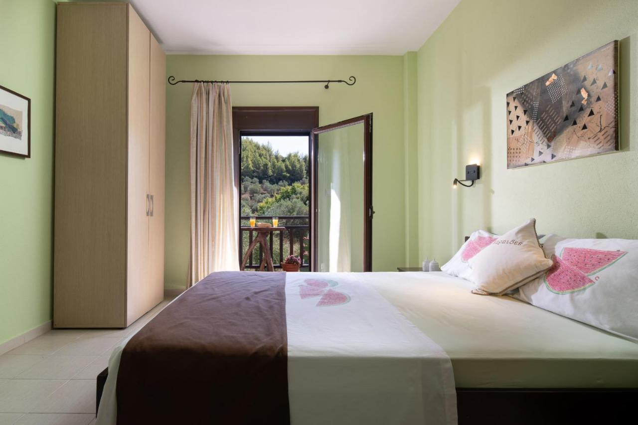 Hotel Niriides Porto Koufo Esterno foto